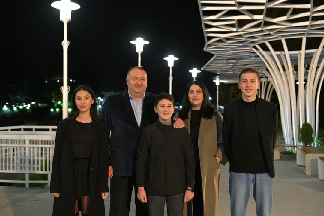 იოსებ ხახალეიშვილი – ჩემს ოჯახთან ერთად ვდგავარ თქვენ წინაშე ღირსებით და ხვალ ერთად მინდა, გამარჯვება მივიყვანოთ ბოლომდე