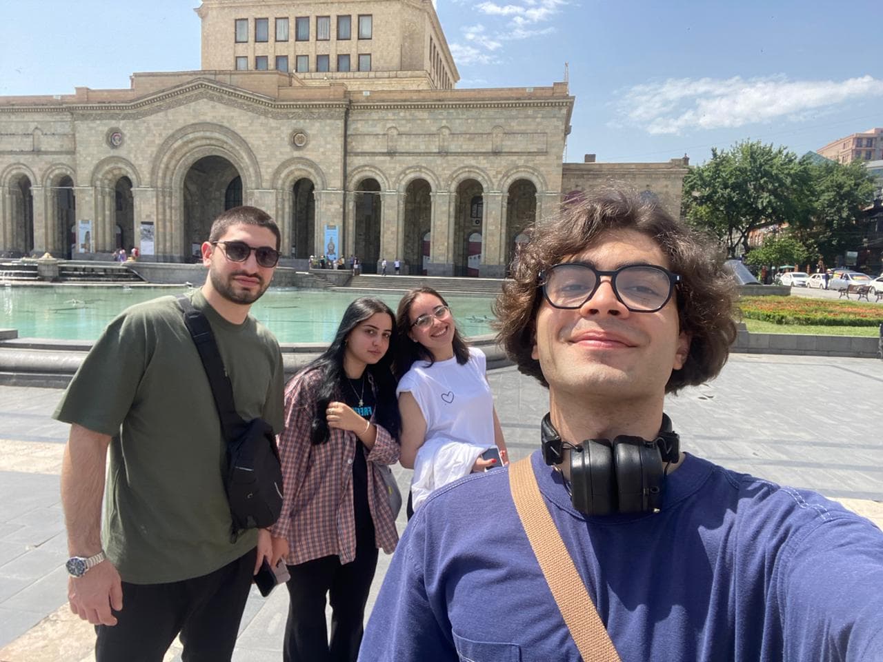 Frontnews image description