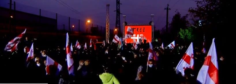 რუსთავის ციხესთან მიხეილ სააკაშვილის სოლიდარობის აქცია იმართება