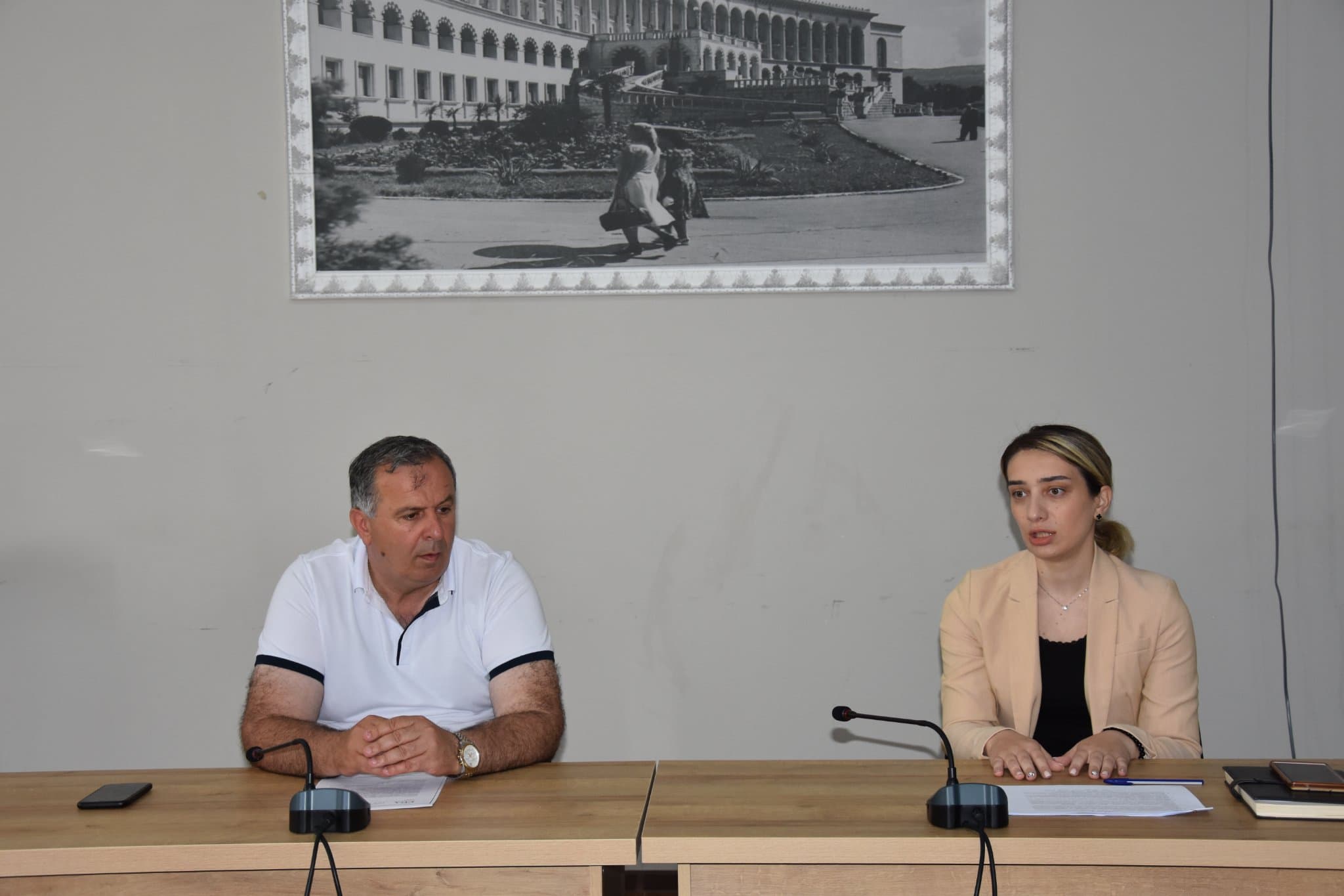 Frontnews image description