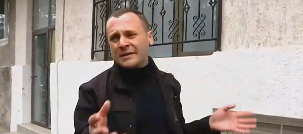 “აიღო ელემენტარულად კვერცხი, შოვნას რა უნდა და მიალეწა სახეში, როგორც იმსახურებდა”