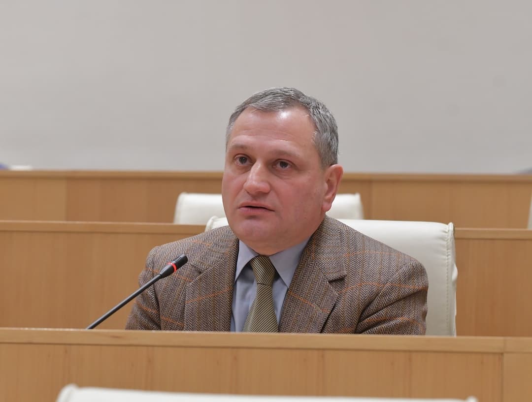 არმაზ ახვლედიანი – ოპოზიციონერები გავერთიანდებით და მივმართავთ პარტნიორებს, რომ დაწესდეს ინდივიდუალური სანქციები მათთვის, ვინც ხელს მოაწერს ამ ანტიეროვნულ კანონს