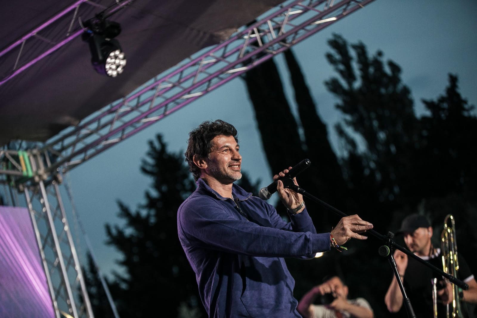 Frontnews image description