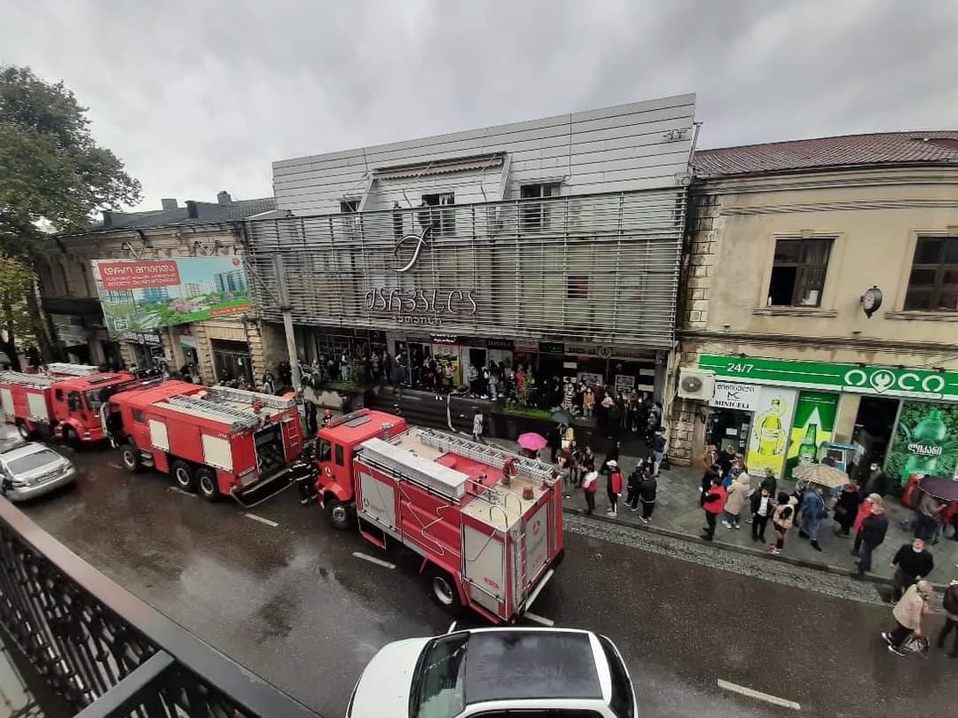 ქუთაისში, სავაჭრო ცენტრ “ქარვასლაში” ევაკუაცია გამოცხადდა