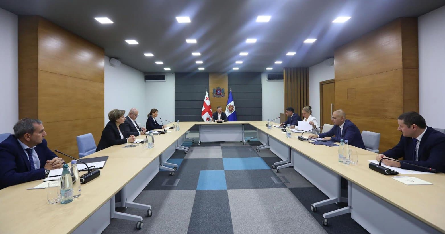 Frontnews image description