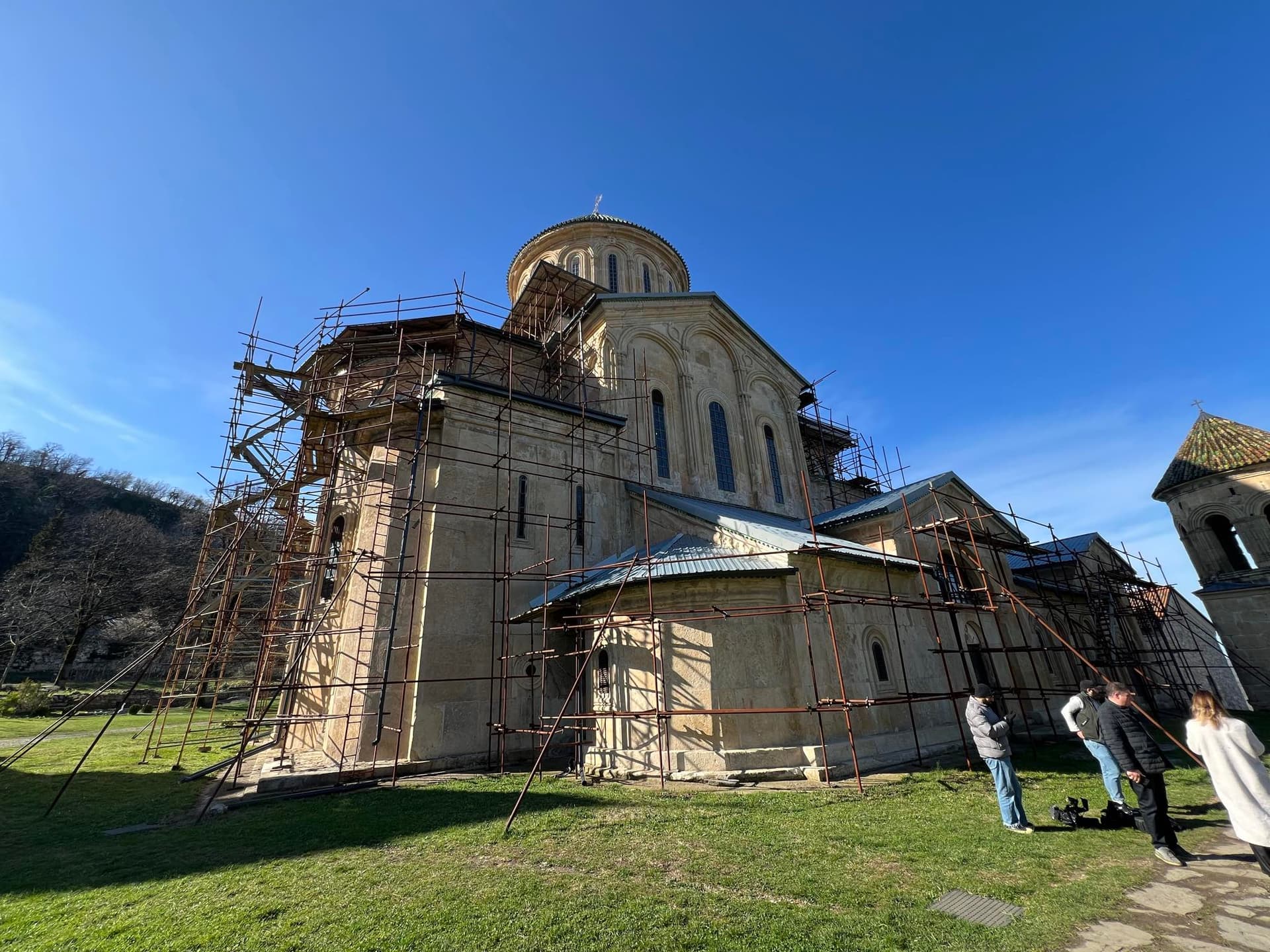 Frontnews image description