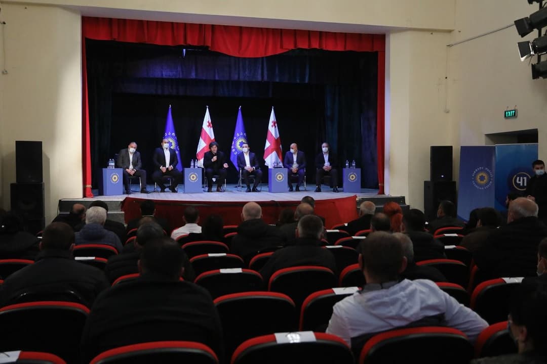 ირაკლი ღარიბაშვილი და ირაკლი კობახიძე ქარელის მუნიციპალიტეტის მერობის კანდიდატს და მხარდამჭერებს შეხვდნენ