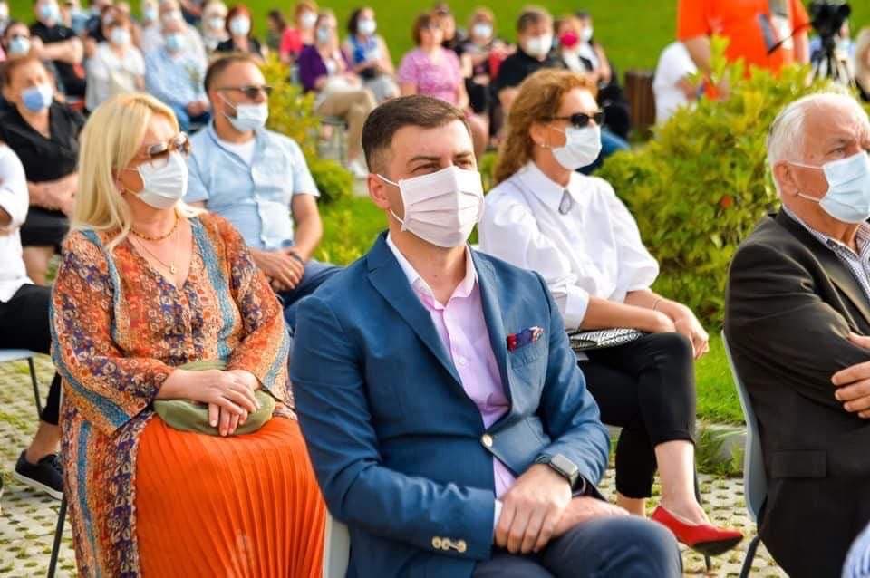 Frontnews image description