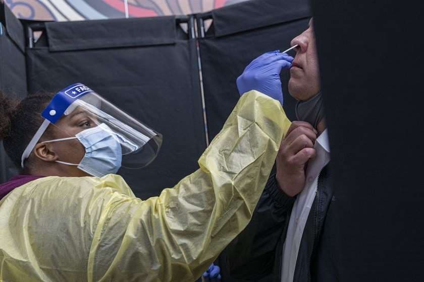 ჯანმოს მთავარი მეცნიერის განცხადებით, “ომიკრონის“ შტამი პანიკის საფუძველი არ უნდა გახდეს