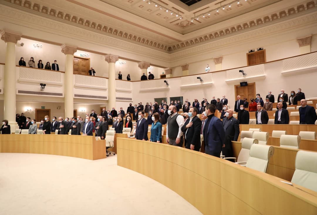 პარლამენტმა პირველი მოსმენით საერთო სასამართლოების შესახებ კანონპროექტი მიიღო