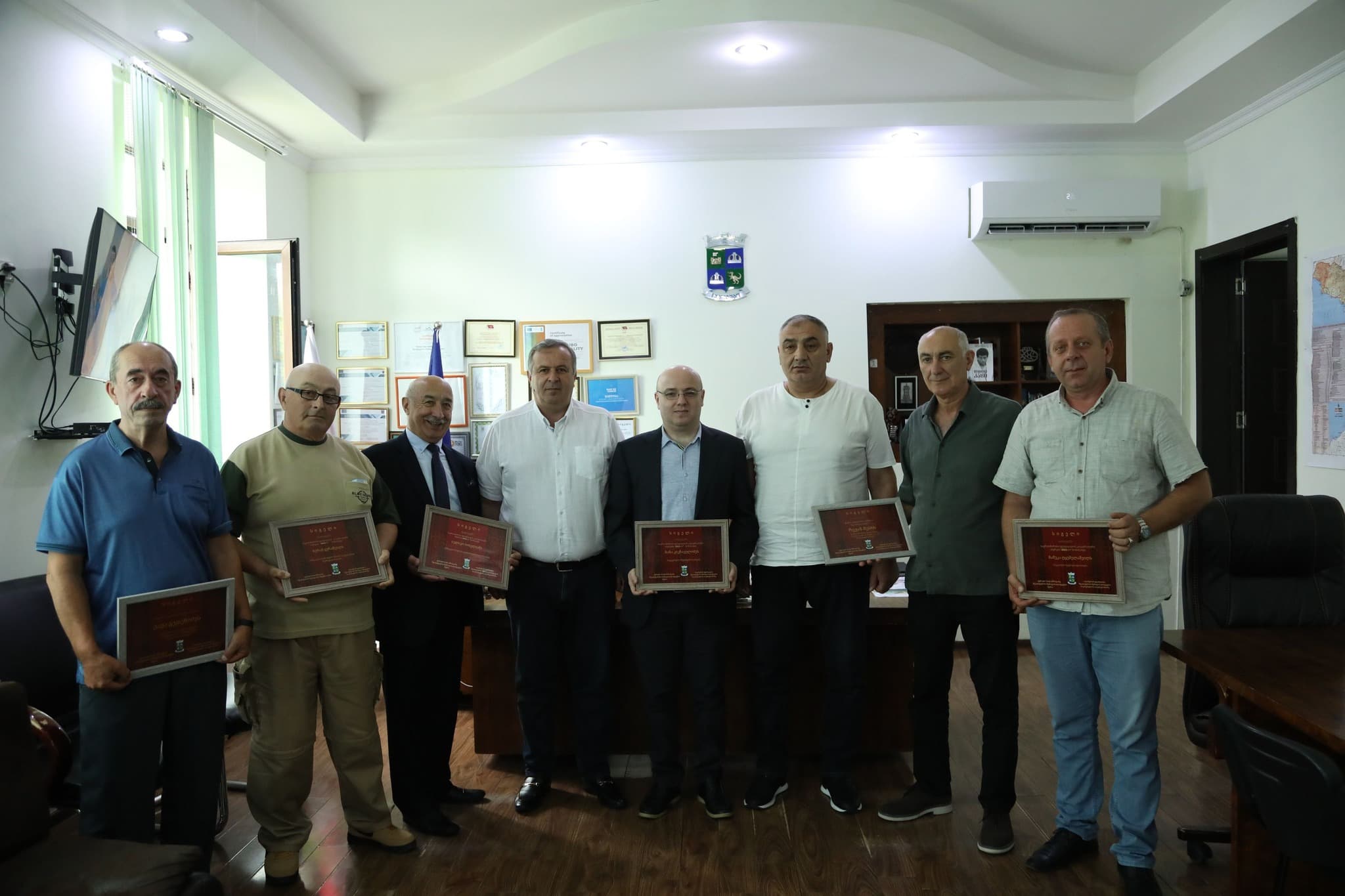 Frontnews image description