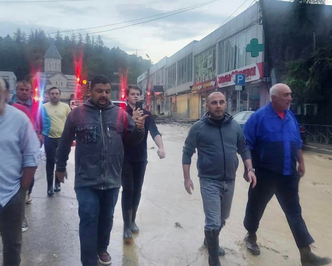 ლევან ხაბეიშვილი – ჩვენ ჩამოვედით ადგილზე და მზად ვართ ფიზიკურადაც დავეხმაროთ გაწმენდით სამუშაოებში