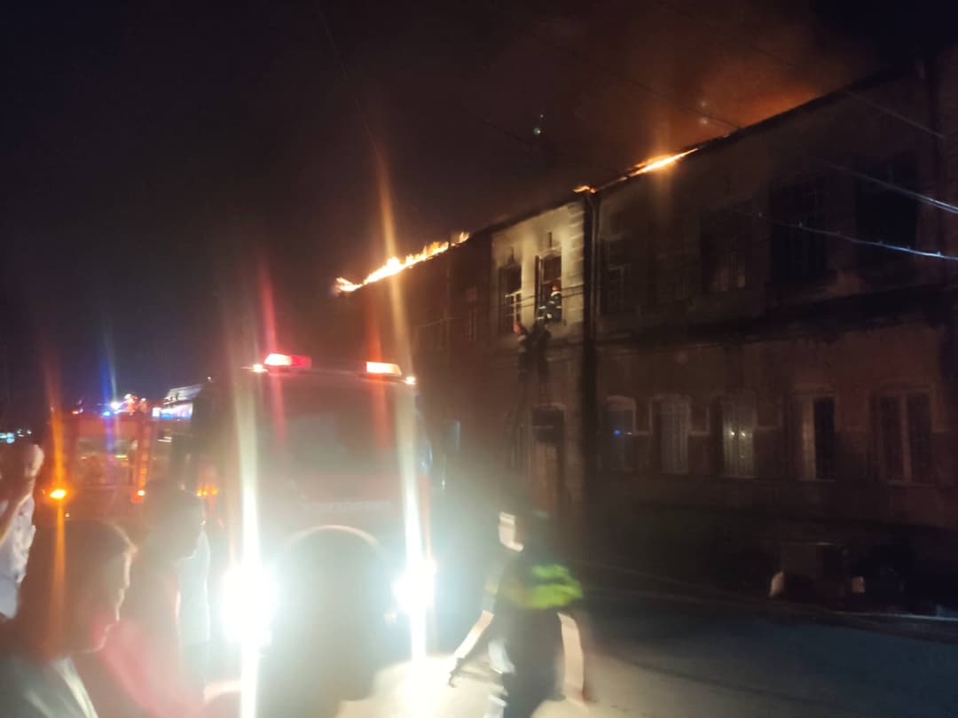 ქუთაისში, ყოფილი ფსიქიატრიულის შენობაში ხანძარი გაჩნდა