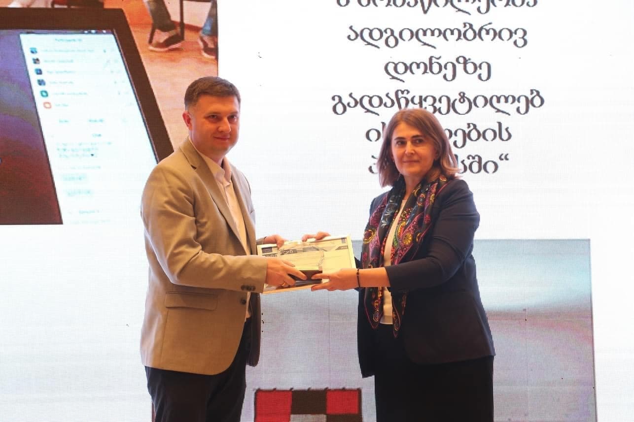 Frontnews image description