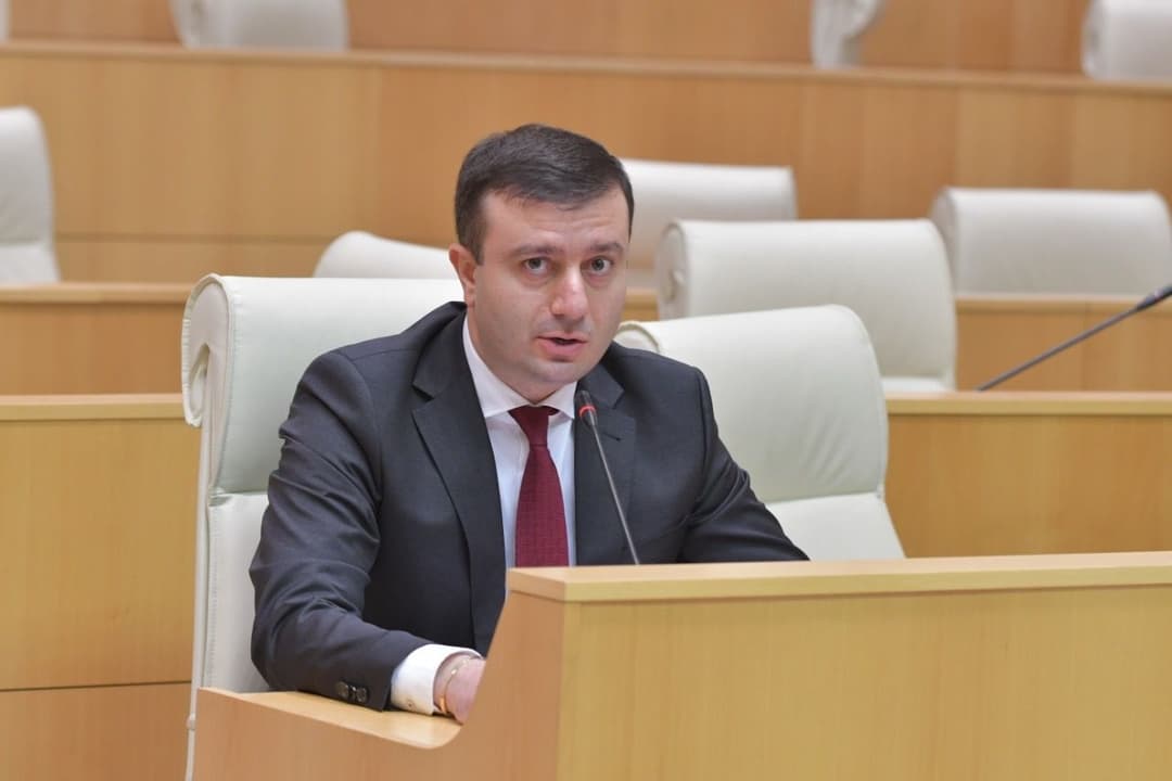 გიორგი ხოჯევანიშვილი – ვტოვებ პარლამენტის წევრის მანდატს, ვწყვეტ პოლიტიკურ საქმიანობას და შესაბამისად, ვტოვებ პარტია “საქართველოსთვის” რიგებს