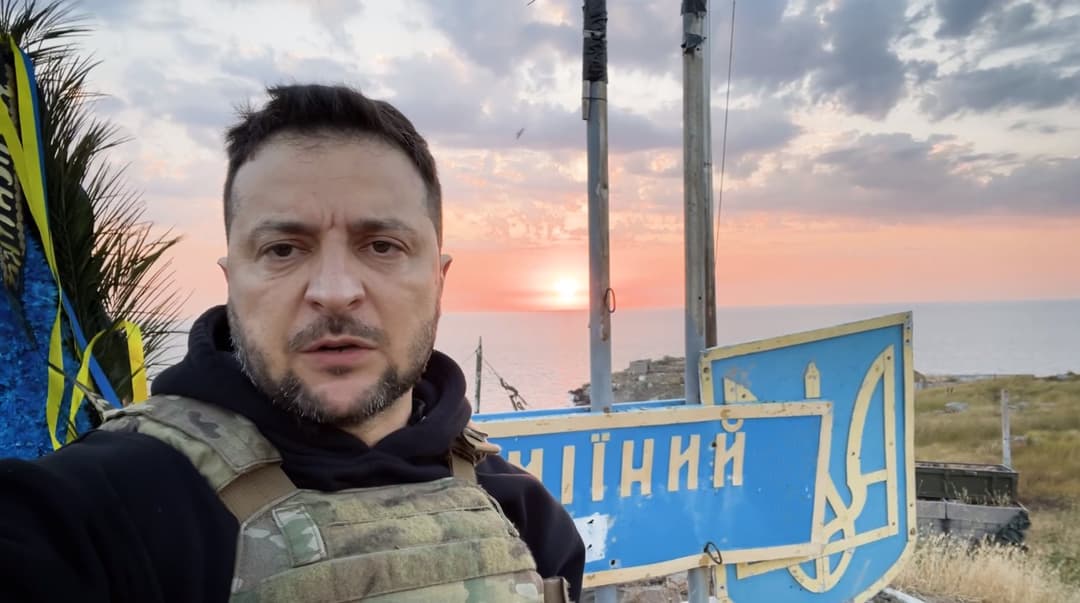 “მადლობა მებრძოლებს ამ 500 დღისთვის” – ზელენსკი ზმეინიზე ჩავიდა