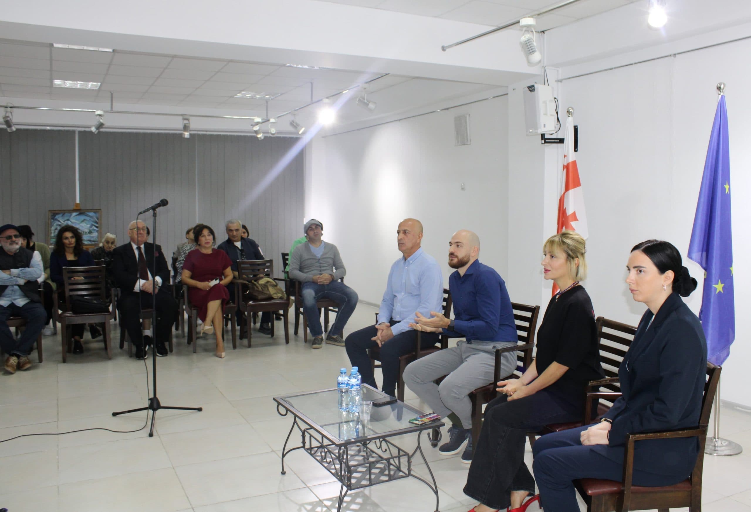 Frontnews image description