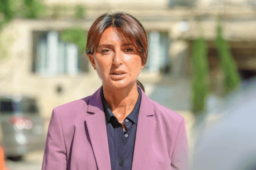 ნინო ლაცაბიძე – რადგან ამ ქანდაკებამ საზოგადოების უკმაყოფილება გამოიწვია, ვითვალისწინებთ რუსთაველების აზრს, დადგმულ ქანდაკებას ავიღებთ