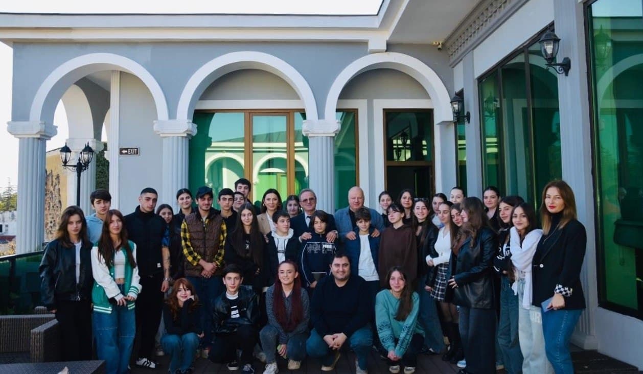 Frontnews image description