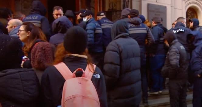 ხელოვნების სფეროს წარმომადგენლები მსვლელობას მართავენ