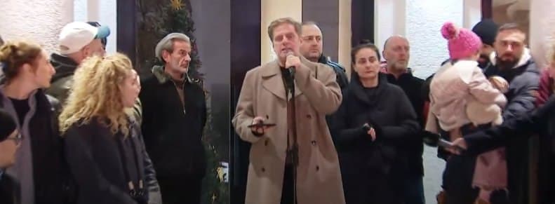 “მოვითხოვთ ანდრო ჭიჭინაძის და სხვა პოლპატიმრების გათავისუფლებას, წინააღმდეგ შემთხვევაში პროტესტიდან გადავალთ მოქმედებაზე და ნახავთ რეალურად, რა ძალა აქვს ხელოვნებას”