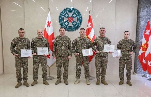 თავდაცვის ძალების მეთაურმა საუკეთესო სამხედროები დააჯილდოვა