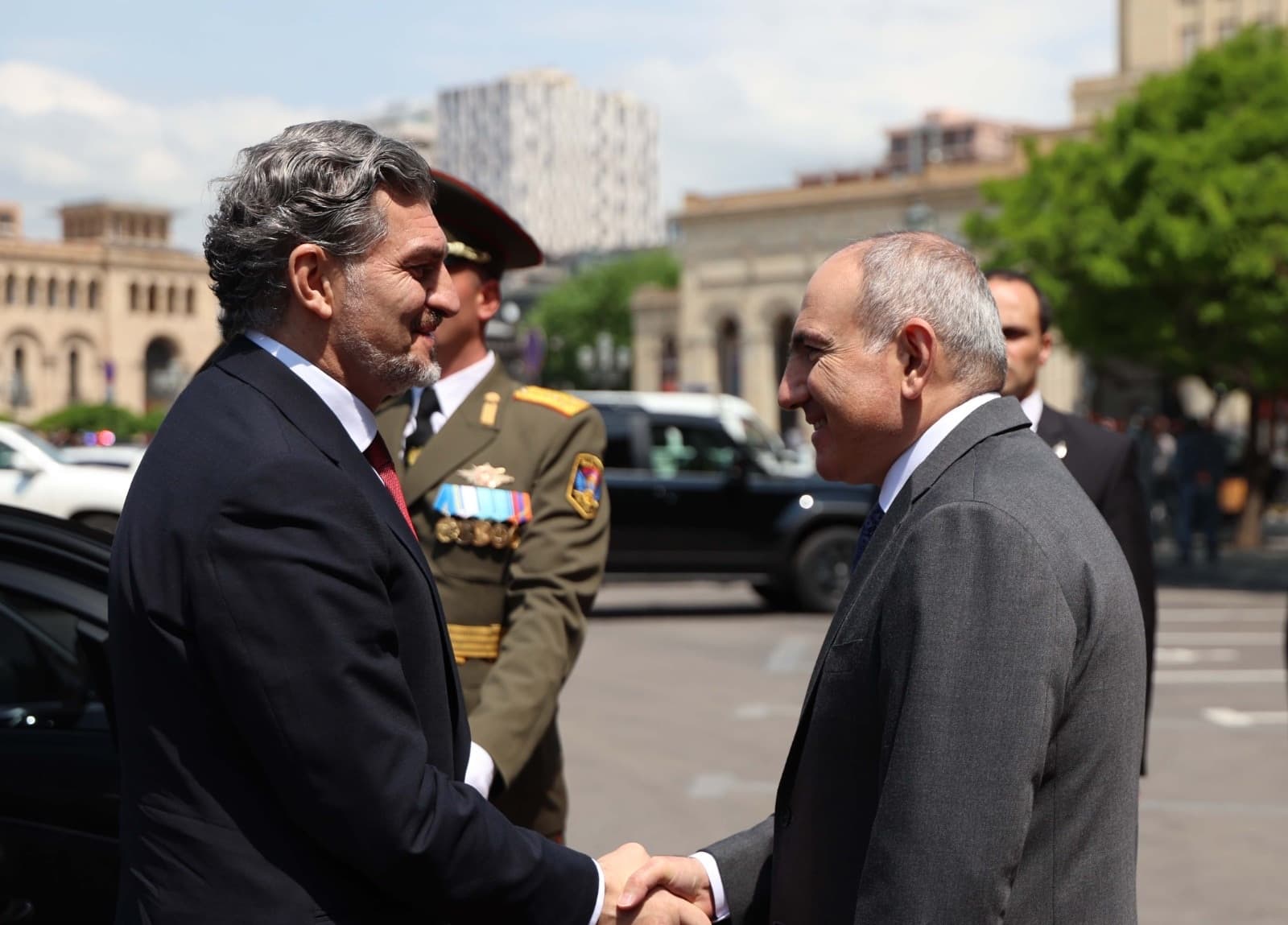 Frontnews image description