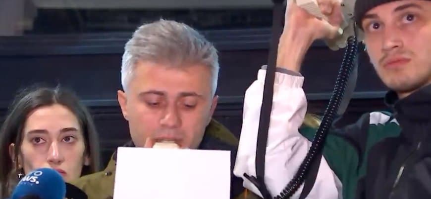 “ვასო აბაშიძის სახელობის ახალი თეატრის” დასი დავით დოიაშვილს არ ვუშვებთ, ვდგავართ მასთან ერთად და ვიდგებით გამარჯვებამდე”