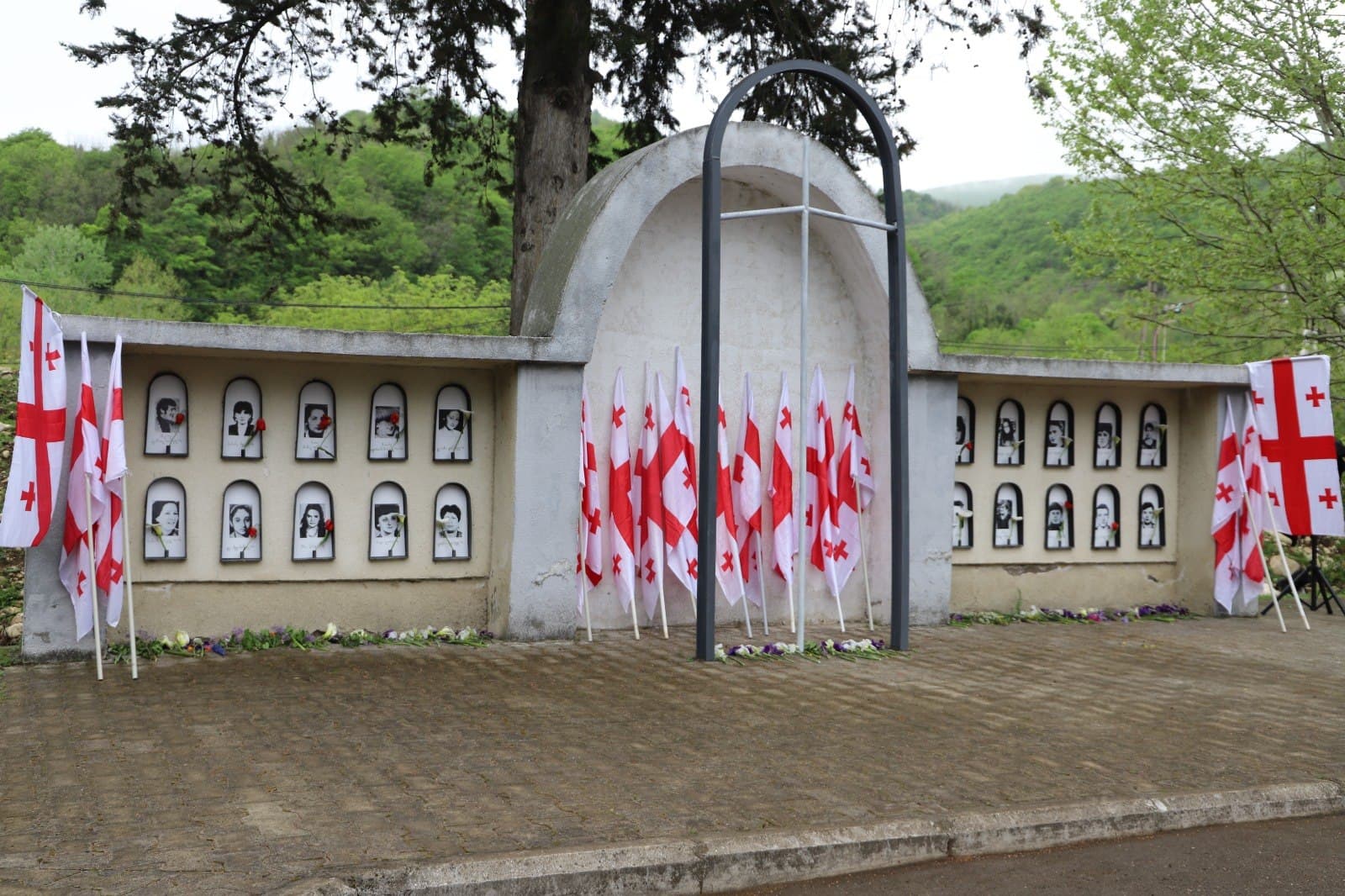 Frontnews image description