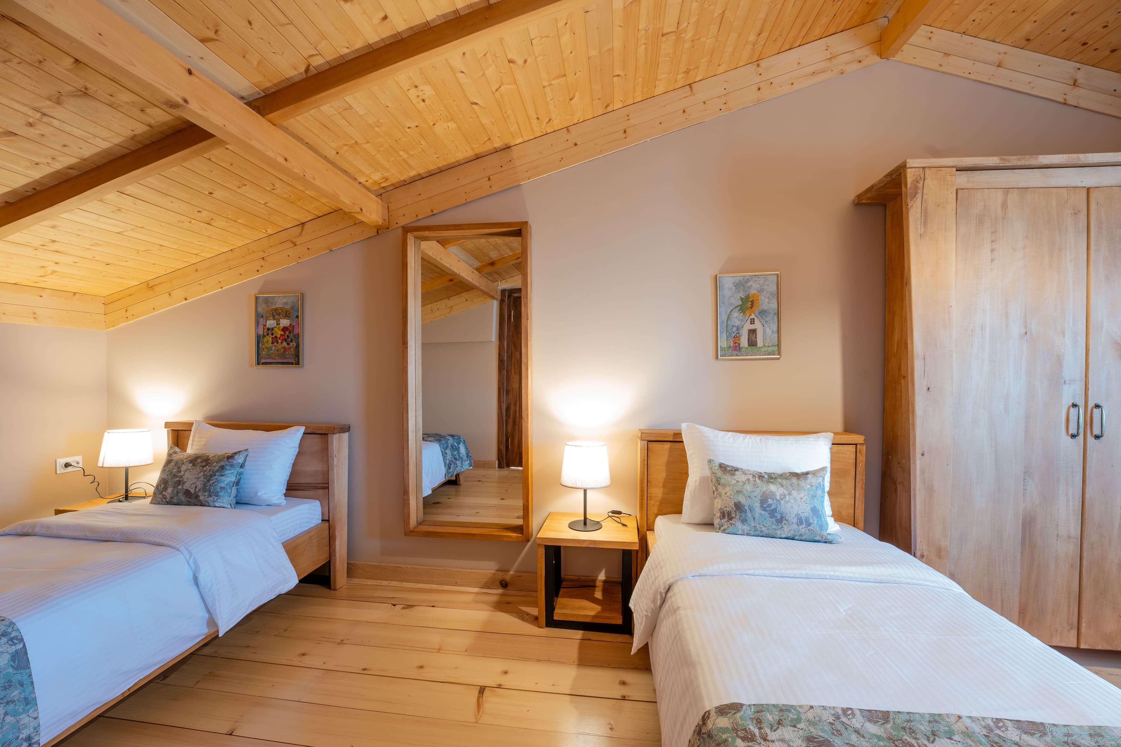 <p style="text-align: justify"><span style="color: rgb(0, 0, 0)">თუ ოდესმე გიფიქრიათ, რომ ფოტო რეალობას ვერ გადმოსცემს - სასტუმრო </span><a target="_blank" rel="noopener noreferrer nofollow" class="text-brand-500 underline" href="https://www.facebook.com/Serodani.ge"><span style="color: rgb(70, 120, 134)">„სეროდანი“</span></a><span style="color: rgb(0, 0, 0)"> სწორედ ასეთი ადგილია. დიდი ვენახების, ალაზნის ველისა და კავკასიონის სილამაზის აღსაქმელად, ინსტაგრამის ფილტრი ნამდვილად არ დაგჭირდებათ და აქ ყოფნის დროს გადაღებული ფოტოები ყოველგვარი დამუშავების გარეშე თამამად შეგიძლიათ ატვირთოთ. თუმცა, ამ ადგილის მთავარი ხიბლი ხედებს მიღმა იმალება. </span></p><p style="text-align: justify"><span style="color: rgb(0, 0, 0)">თელავიდან 3 წუთის სავალ გზაზე დაშორებული სოფელი სეროდანი საუკუნის წინ დაიცალა. სწორედ ადგილმდებარეობიდან გამომდინარე დაერქვა სასტუმროს ეს სახელი.</span></p><p style="text-align: justify">სასტუმრო 6 ხის კოტეჯს, ორ ღია ტიპის აუზს და ქართულ ტრადიციულ რესტორანს აერთიანებს. სტუმრებს „სეროდანში“ რამდენიმე სახეობის ღვინოს საკუთარი მარნიდან სთავაზობენ. სასტუმრო ჯამში 32 სტუმარზეა გათვლილი. ყველაფერი მაღალი ხარისხის, ადგილობრივი ხის მასალითაა დამზადებული. კოტეჯში შესვლისთანავე ხვდები, რომ აქ თითოეულ დეტალზე საგულდაგულოდ იზრუნეს.</p><p style="text-align: justify">„ამ ბიზნესში უმნიშვნელო დეტალი არ არსებობს. როდესაც სტუმართან გაქვს ურთიერთობა, ყველა წვრილმანი მნიშვნელობას იძენს. ეს სფერო შენგან მუდმივ ჩართულობას, ყურადღებას და ზრუნვას მოითხოვს. აქ, ყველა ერთნაირად ვზრუნავთ იმაზე, რომ თითოეული ჩვენი სტუმარი კმაყოფილი და კიდევ მოუნდეს უკან დაბრუნება. წელიწად-ნახევარია, სასტუმრო ფუნქციონირებს და თამამად შემიძლია ვთქვა, რომ ჩვენგან უკმაყოფილო სტუმარი არ წასულა. უფრო მეტიც, თითქმის ყველა მათგანი უწევს რეკომენდაციას სხვას, რომ ჩვენთან დაისვენოს, რასაც booking-ის პლატფორმაზე, სტუმრების შეფასებებიც ადასტურებს“, - გვიხსნის ზურაბ მოდებაძე.</p><p style="text-align: justify">სტუმარმასპინძლობის ბიზნესი მუდმივი, ცოცხალი პროცესია, სადაც ყოველდღე გიწევს ადამიანების მოლოდინის გამართლება და დეტალებზე ზრუნვაა. ამ პროცესში ზურაბ მოდებაძისთვის მთავარი ფინანსური მხარდამჭერი თიბისია.</p><p style="text-align: justify">“20 წელზე მეტია, თიბისის ერთგული მომხმარებელი ვარ. ამ ბიზნესსაც ხელს ვერ მოვკიდებდი შეღავათიანი აგროკრედიტის გარეშე. სამომავლო გეგმებშიც თიბისის იმედი მაქვს”, - ამბობს ზურაბი.</p><p style="text-align: justify">“სეროდანი” მუდმივად ფართოვდება. სულ მალე, სტუმრებს თონეში, კახური შოთის ჩაკვრა, მაყალზე მწვადის შეწვა, ჩურჩხელების ამოვლება და არყის გამოხდაც შეეძლებათ. თუმცა,მთავარი ემოცია, რომელსაც “სეროდანი” გიჩენს, დროის გატარება კი არა, უკან მალევე დაბრუნების სურვილია.</p>