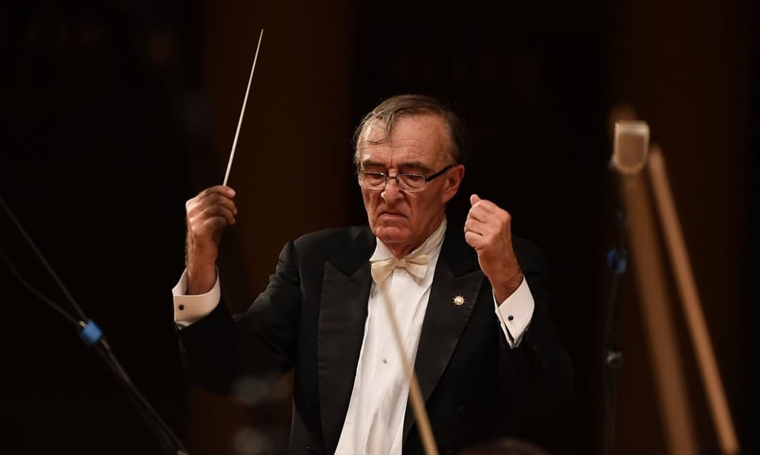 Machavariani served as the chief conductor of the Evgeni Mikeladze Georgian State Symphony Orchestra from 1996.