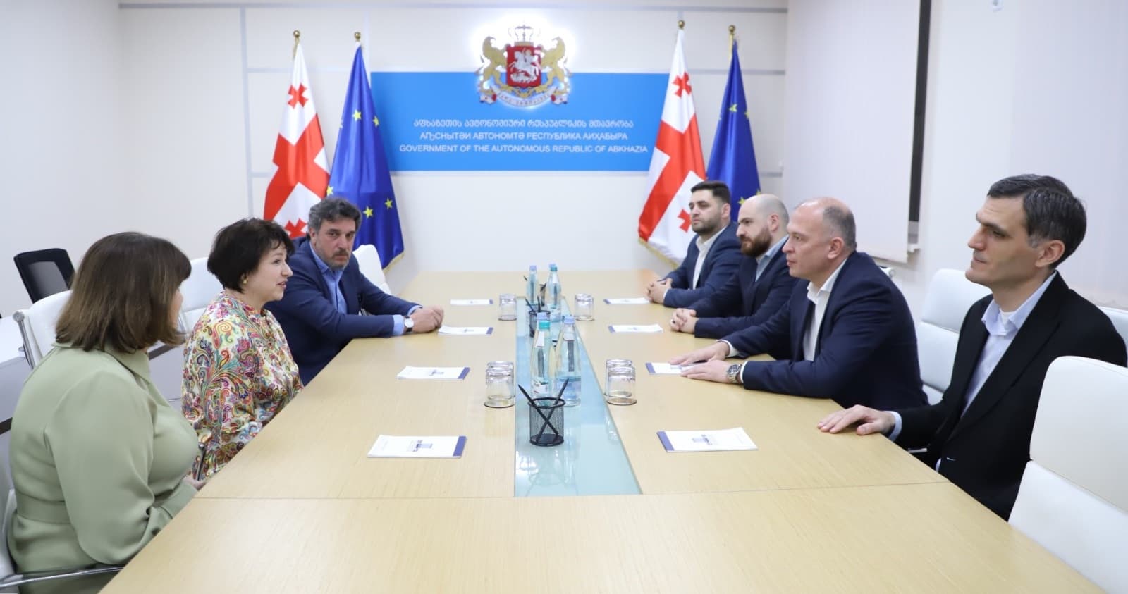 Frontnews image description