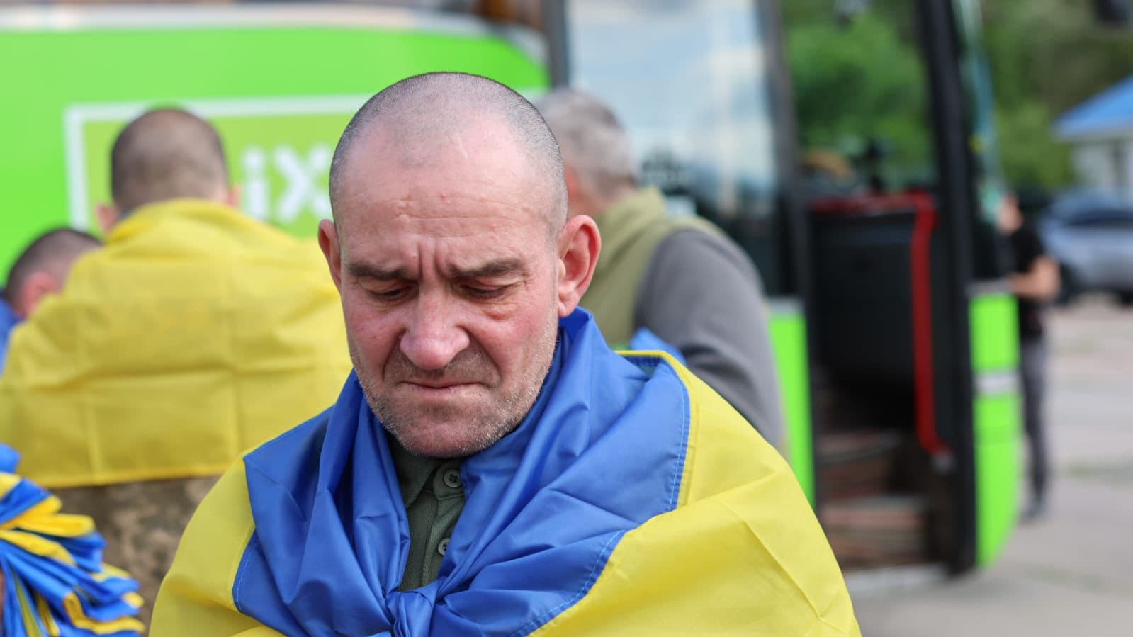 <p>Ukrainian Defense Minister Rustem Umerov has confirmed the return of another group of Ukrainian prisoners of war from Russian captivity, highlighting that among those brought home are severely wounded and seriously ill defenders of Ukraine, including soldiers under the age of 25.</p><p>“This exchange is the result of systematic diplomatic and coordinated efforts,” Umerov stated, underscoring the complexity and persistence required to secure the release of Ukrainian captives.</p><p>President Volodymyr Zelenskyy also addressed the development, announcing that another stage of prisoner exchanges had been completed. “Today, warriors of the Armed Forces, the National Guard, and the State Border Guard Service are returning home. Most of them had been in captivity since 2022. We are doing everything possible to find each person, to verify the information on every name. We must bring all our people home,” Zelenskyy wrote on social media, thanking everyone involved in the process.</p><p>As with previous exchanges, the exact location of the handover was not disclosed by Ukrainian authorities. On the Russian side, state news agency TASS, citing the Ministry of Defense, reported the return of another group of Russian military personnel from Ukrainian-controlled territory. According to the report, the exchanged Russian soldiers were transported to Belarus and from there transferred to clinics operated by Russia’s Defense Ministry.</p><p>The swap is part of an ongoing agreement between Kyiv and Moscow, initially reached during negotiations in Istanbul on June 2, which included arrangements for the exchange of both prisoners of war and the bodies of fallen soldiers.</p>