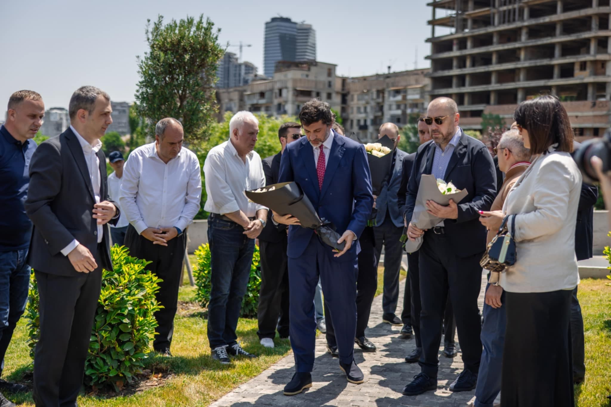 Frontnews image description