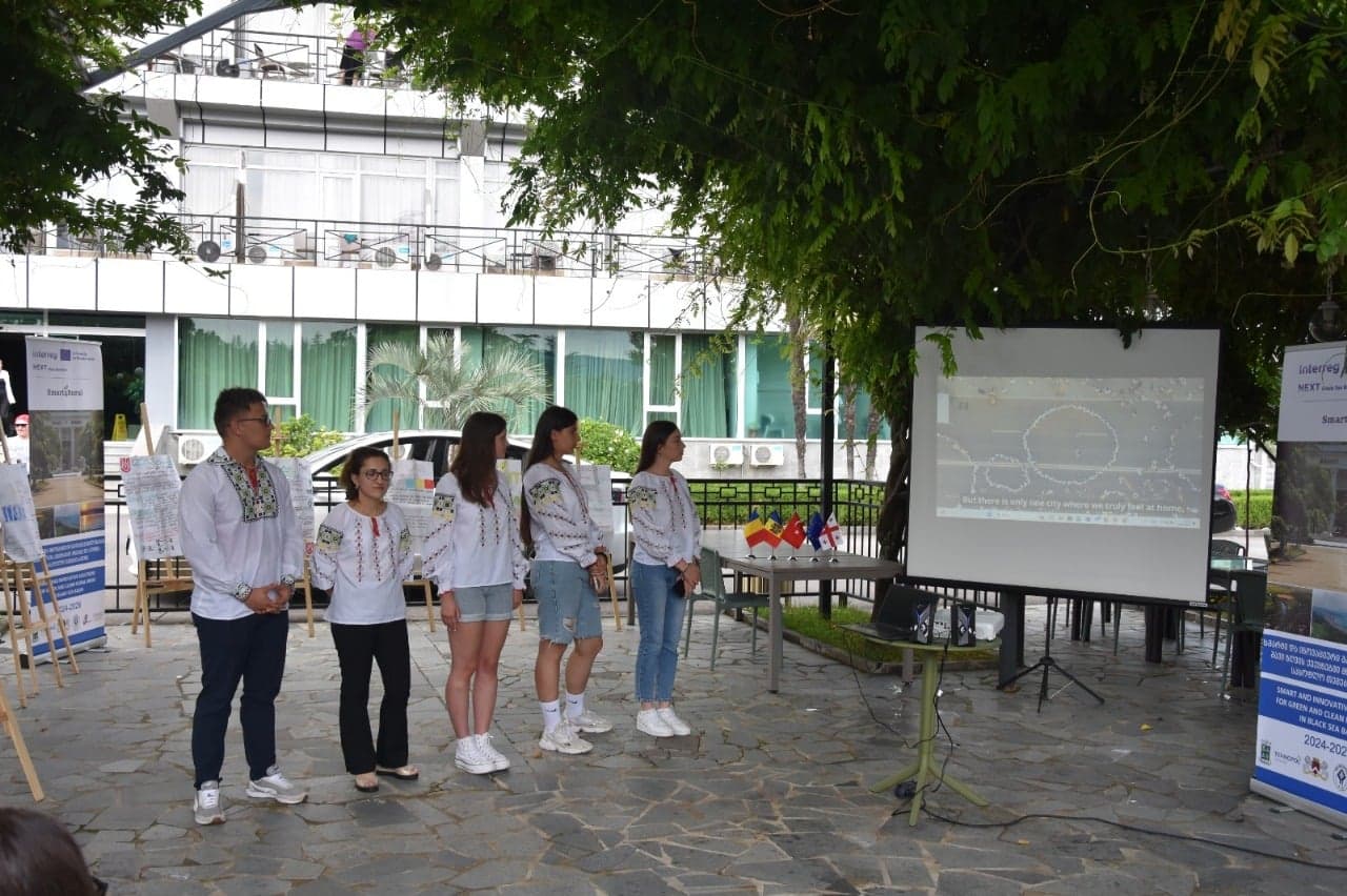 <p style="text-align: justify">საერთაშორისო პროექტის „სმარტი და ინოვაციური გადაწყვეტილებები შავი ზღვის ქვეყნებში მწვანე და სუფთა სასოფლო თემებისთვის – Smart4Rural“ ფარგლებში, 2025 წლის 21-25 ივლისს, ქალაქ წყალტუბოში „ეკოინოვაციების აკადემიის“ მონაწილეებმა სხვადასხვა საინტერესო და კრეატიული აქტივობები განახორციელეს. </p><p style="text-align: justify">კერძოდ, ეკოინოვაციური იდეების იდეათონი, სადაც ახალგაზრდების მიერ მრავალი საინტერესო პროექტი იქნა წარმოდგენილი.</p><p style="text-align: justify">აღსანიშნავია, რომ საუკეთესო იდეები რეკომენდებული იქნა დანერგვისათვის.</p><p style="text-align: justify">ეკოინოვაციების აკადემიის დასკვნითი ღონისძიება მიეძღვნა მონაწილეთა ქვეყნების ისტორიისა და კულტურული ტრადიციების გაცნობა-გაზიარებას, რომელიც ხალისიანად წარიმართა. </p><p style="text-align: justify">"ეკოინოვაციების აკადემია“ მიზნად ისახავდა ახალგაზრდებში ინოვაციური აზროვნების და პრაქტიკული უნარების განვითარების ხელშეწყობას, გარემოსდაცვითი ცნობიერების ამაღლებასა და სმარტიდეების მხარდაჭერას. </p>