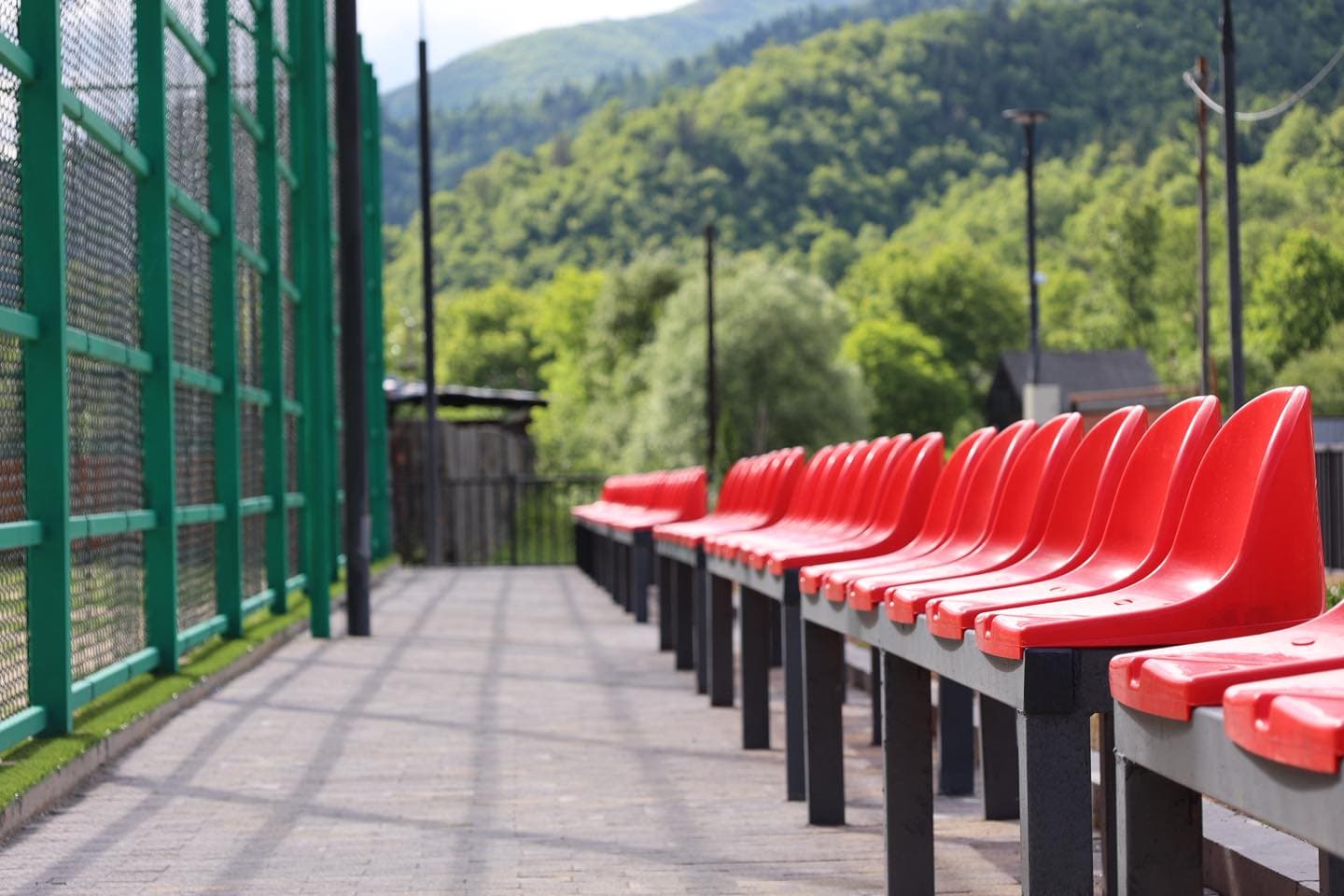 <p style="text-align: justify">საკურორტო სოფელ ტიმოთესუბანში სპორტული მოედნის და დასასვენებელი სივრცის მოწყობა დასრულდა.</p><p style="text-align: justify">ბორჯომის მუნიციპალიტეტის მერიის ინფორმაციით, პროექტის ფარგლებში, თანამედროვე სტანდარტების შესაბამისი სპორტული მოედანი მოეწყო. მოსასვენებელ სივრცეში გამწვანების სამუშაოები განხორციელდა, დამონტაჟდა გარე განათების ლამპიონები და საპარკო სკამები.</p><p style="text-align: justify">სამუშაოები ბორჯომის მუნიციპალიტეტის დაფინანსებით განხორციელდა.</p>