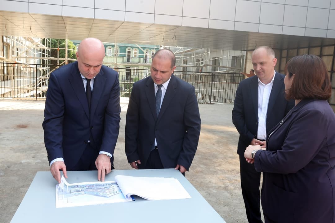 სულხან თამაზაშვილი გივი მიქანაძეს შეხვდა და საგანმანათლებლო ინფრასტრუქტურის მშენებლობის პროცესს გაეცნო