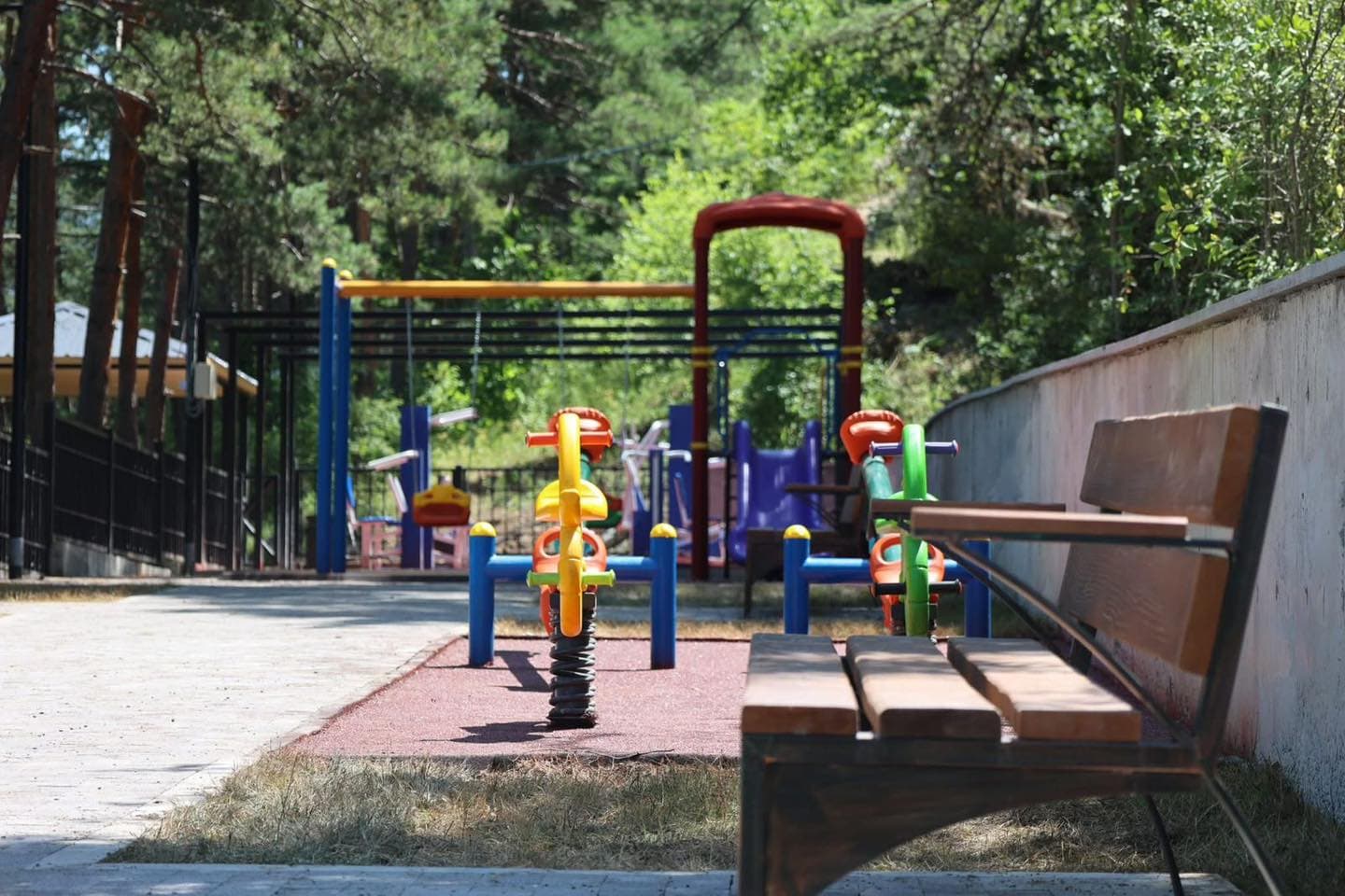 Frontnews image description