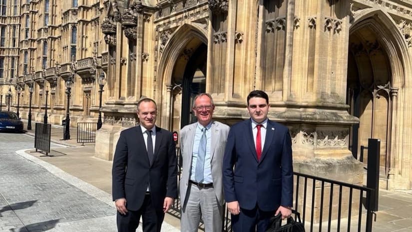 პეტრე ცისკარიშვილი და ლევან სანიკიძე დიდ ბრიტანეთში ლორდთა პალატის წევრს, ლორდ რობერტ ტევერსონს შეხვდნენ