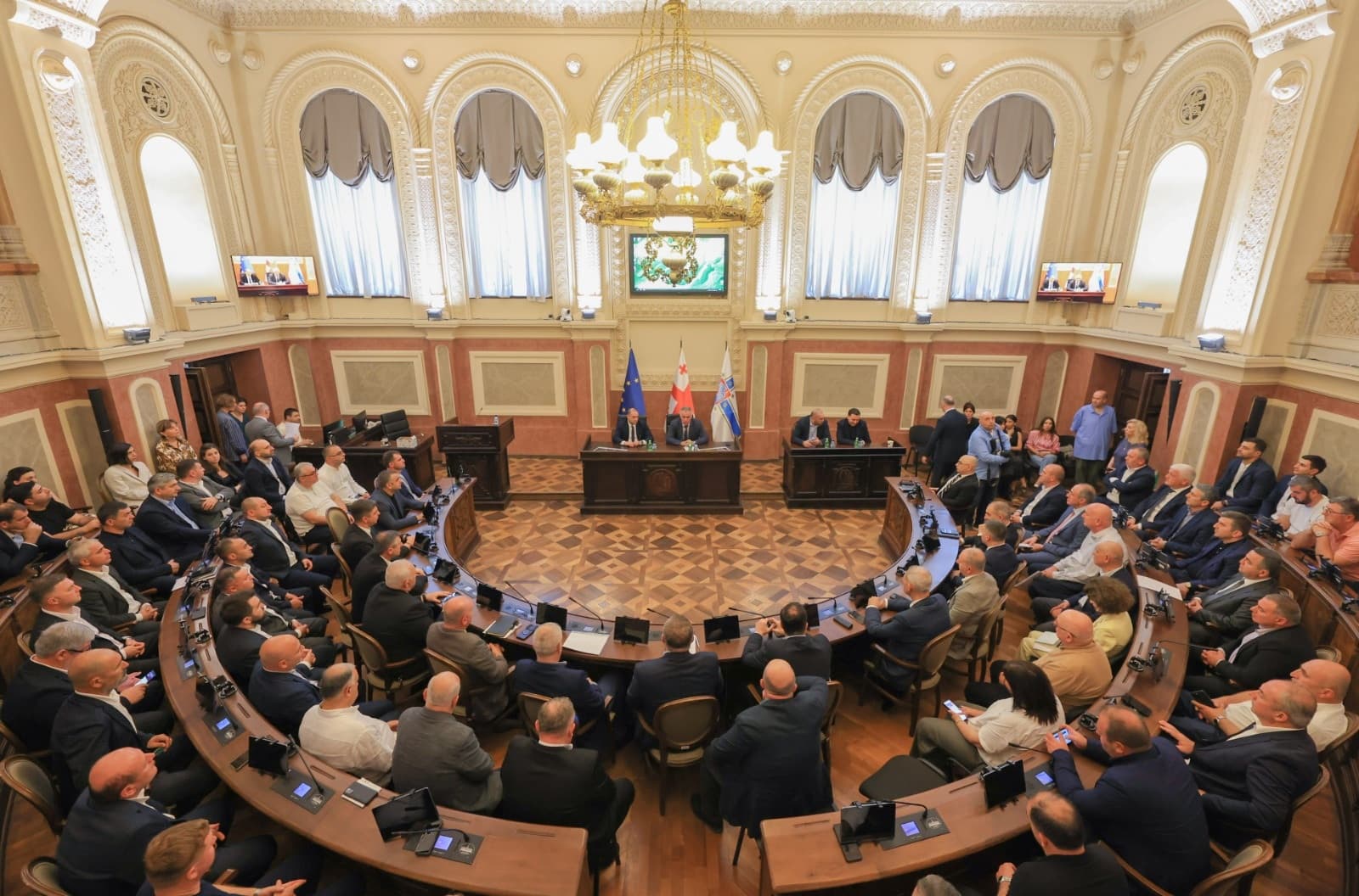 Frontnews image description