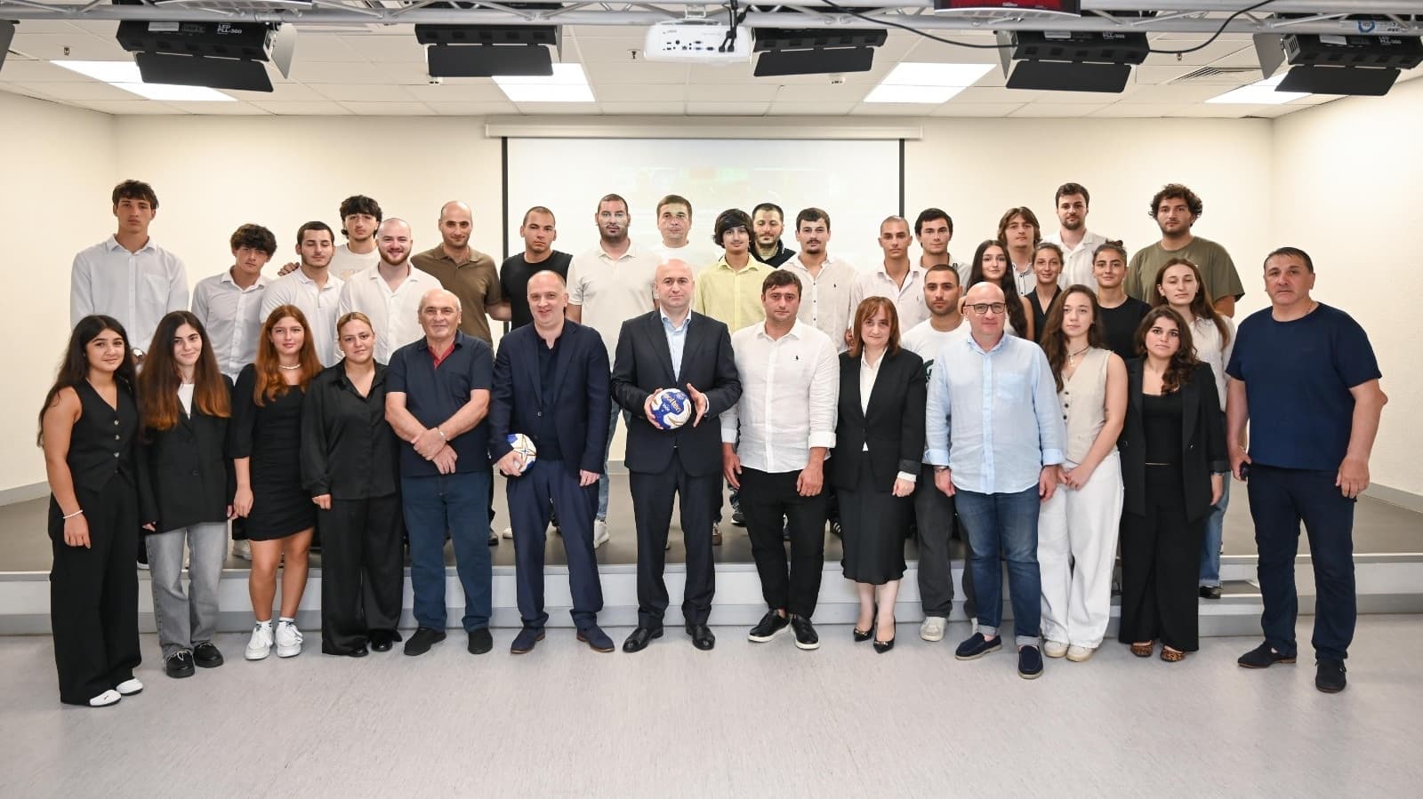 Frontnews image description