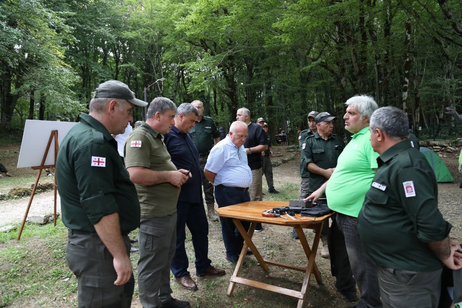 <p style="text-align: justify">ღონისძიებაში იმერეთის მღვიმეების დაცული ტერიტორიების, კვერეთის აღკვეთილის, მარტვილისა და ოკაცეს ბუნების ძეგლების, აჯამეთის აღკვეთილისა და რაჭის ეროვნული პარკის ადმინისტრაციის თანამშრომლები მონაწილეობდნენ. </p><p style="text-align: justify">რეინჯერებს პროფესიული დღე მიულოცეს იმერეთის მღვიმეების დაცული ტერიტორიების ადმინისტრაციის დირექტორმა ჯუმბერ ლელაძემ, დაცული ტერიტორიების სააგენტოს თავმჯდომარის მოადგილემ დავით იოსებაშვილმა, იმერეთში სახელმწიფო რწმუნებულის ადგილობრივი თვითმმართველობის ორგანოებთან ურთიერთობის სამსახურის უფროსმა დავით გორდელაძემ, წყალტუბოს მერის პირველმა მოადგილემ გრიგოლ ყურაშვილმა, საკრებულოს თავმჯდომარის პირველმა მოადგილემ კობა გურეშიძემ და მოადგილემ სერგო კირკიტაძემ.</p><p style="text-align: justify">ღონისძიების ფარგლებში დაჯილდოვდა 24 რეინჯერი, ასევე, წარმოდგენილი იყო რეინჯერების სპეციალური აღჭურვილობა და გამოფენილი იყო ფოტონამუშევრები, რომლებიც რეინჯერთა საქმიანობასა და გარემოს დაცვის მნიშვნელობას ასახავდა.</p><p style="text-align: justify">ღონისძიების მიზანი იყო რეინჯერთა ღვაწლის დაფასება და საზოგადოების ინფორმირება მათი საქმიანობის მნიშვნელობის შესახებ.</p>