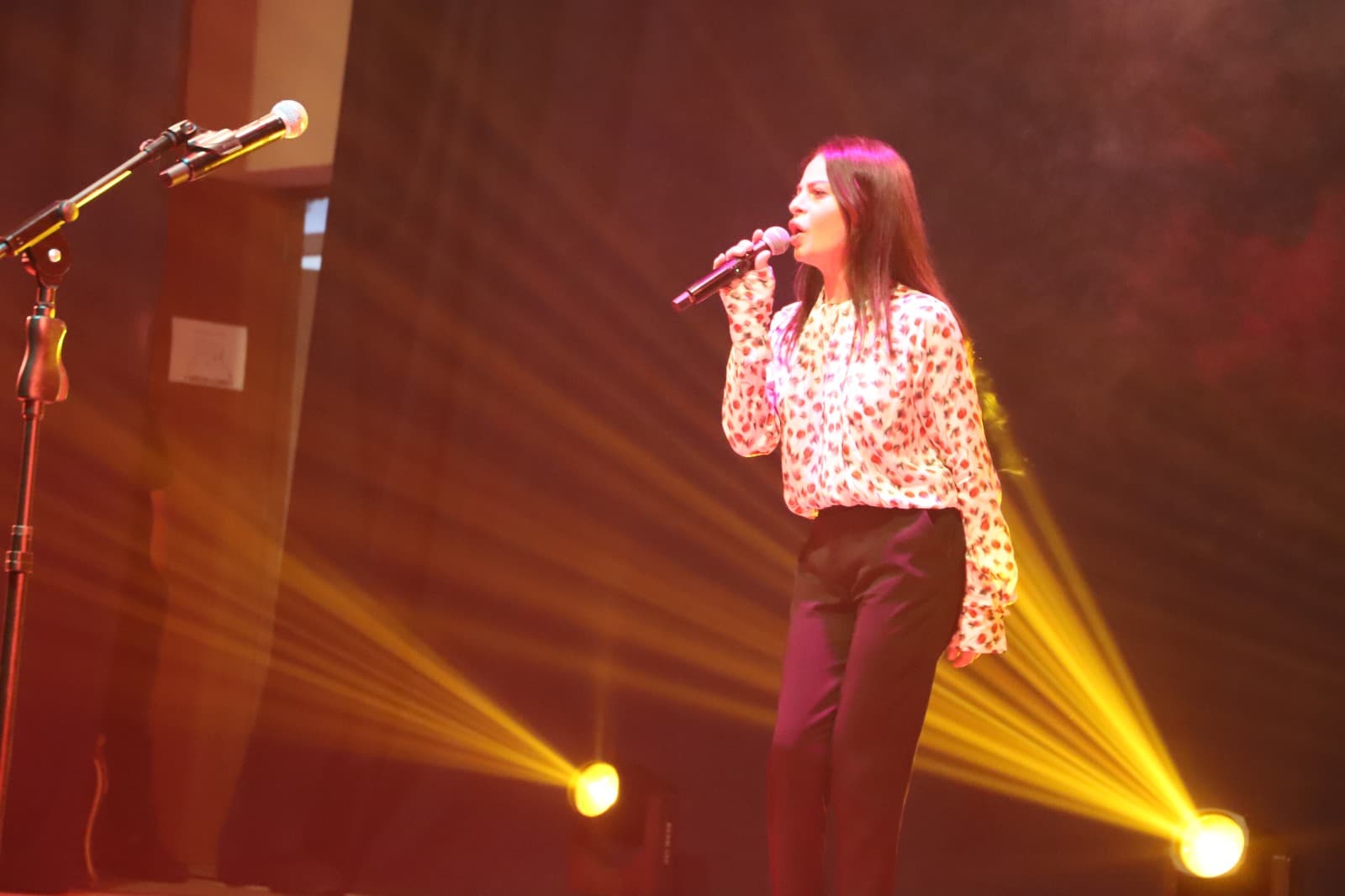 <p style="text-align: justify">27 აგვისტოს, თერჯოლაში, "მუსიკალური ზაფხული 2025“-ის კონცერტების სერიის ფარგლებში კიდევ ერთი ღონისძიება მოეწყო.</p><p style="text-align: justify">მასში მონაწილეობდნენ მუსიკალური შემსრულებლები: დათუნა სირბილაძე,ელენე ფოჩხუა, ნინუცა ბედიაშვილი, მერაბ ვარდოსანიძე და სოფო პაპუაშვილი. საღამო ნიკოლოზ წულუკიძეს მიჰყავდა.</p><p style="text-align: justify">ღონისძიებას, რომელიც თერჯოლის კულტურის სახლის დარბაზში ჩატარდა, ადგილობრივებთან ერთად, მუნიციპალიტეტის მერი მანუჩარ რობაქიძე დაესწრო.</p><p style="text-align: justify">კონცერტი საქართველოს კულტურის სამინისტროს მხარდაჭერით ჩატარდა.</p>