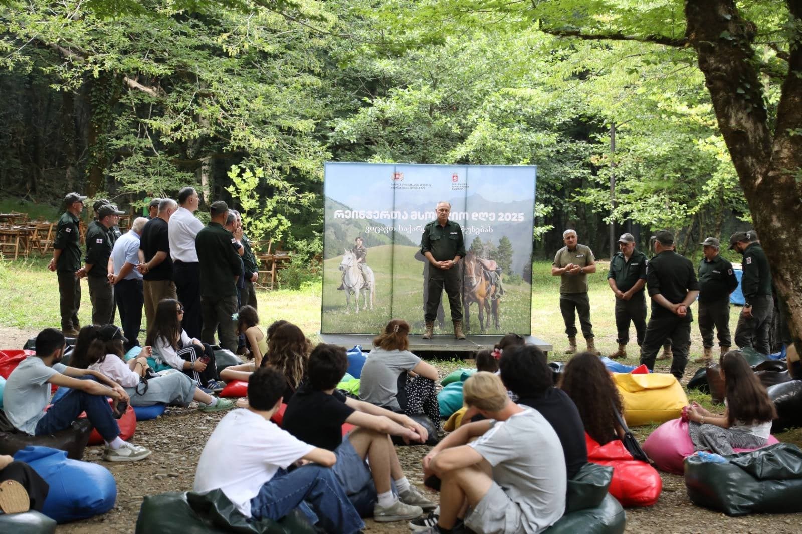 <p style="text-align: justify">ღონისძიებაში იმერეთის მღვიმეების დაცული ტერიტორიების, კვერეთის აღკვეთილის, მარტვილისა და ოკაცეს ბუნების ძეგლების, აჯამეთის აღკვეთილისა და რაჭის ეროვნული პარკის ადმინისტრაციის თანამშრომლები მონაწილეობდნენ. </p><p style="text-align: justify">რეინჯერებს პროფესიული დღე მიულოცეს იმერეთის მღვიმეების დაცული ტერიტორიების ადმინისტრაციის დირექტორმა ჯუმბერ ლელაძემ, დაცული ტერიტორიების სააგენტოს თავმჯდომარის მოადგილემ დავით იოსებაშვილმა, იმერეთში სახელმწიფო რწმუნებულის ადგილობრივი თვითმმართველობის ორგანოებთან ურთიერთობის სამსახურის უფროსმა დავით გორდელაძემ, წყალტუბოს მერის პირველმა მოადგილემ გრიგოლ ყურაშვილმა, საკრებულოს თავმჯდომარის პირველმა მოადგილემ კობა გურეშიძემ და მოადგილემ სერგო კირკიტაძემ.</p><p style="text-align: justify">ღონისძიების ფარგლებში დაჯილდოვდა 24 რეინჯერი, ასევე, წარმოდგენილი იყო რეინჯერების სპეციალური აღჭურვილობა და გამოფენილი იყო ფოტონამუშევრები, რომლებიც რეინჯერთა საქმიანობასა და გარემოს დაცვის მნიშვნელობას ასახავდა.</p><p style="text-align: justify">ღონისძიების მიზანი იყო რეინჯერთა ღვაწლის დაფასება და საზოგადოების ინფორმირება მათი საქმიანობის მნიშვნელობის შესახებ.</p>