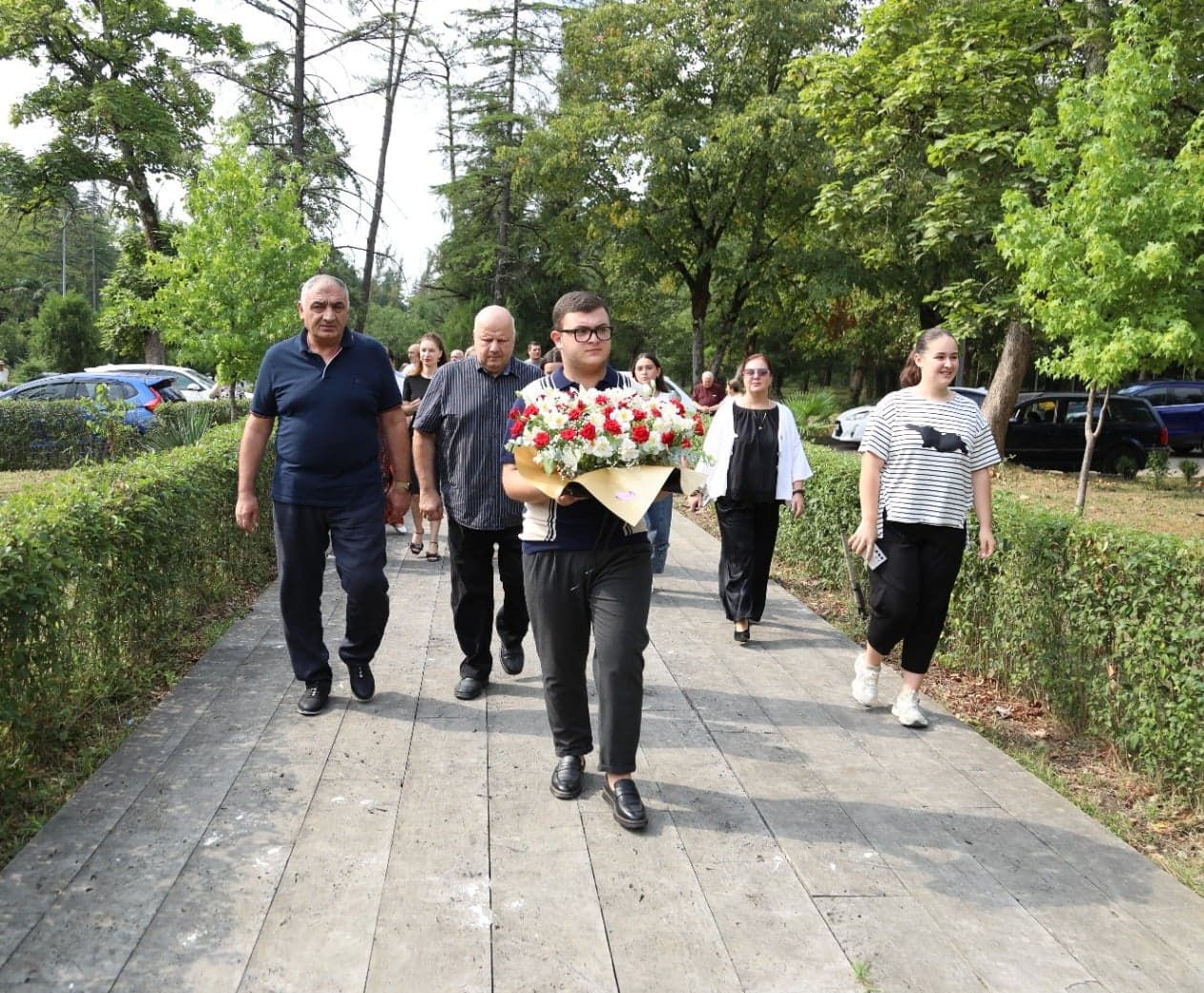 Frontnews image description