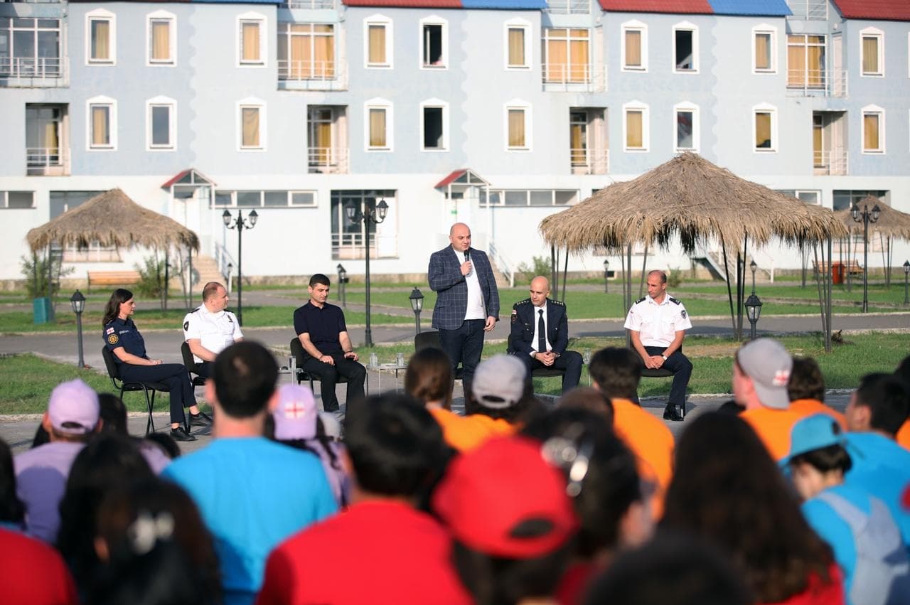 Frontnews image description