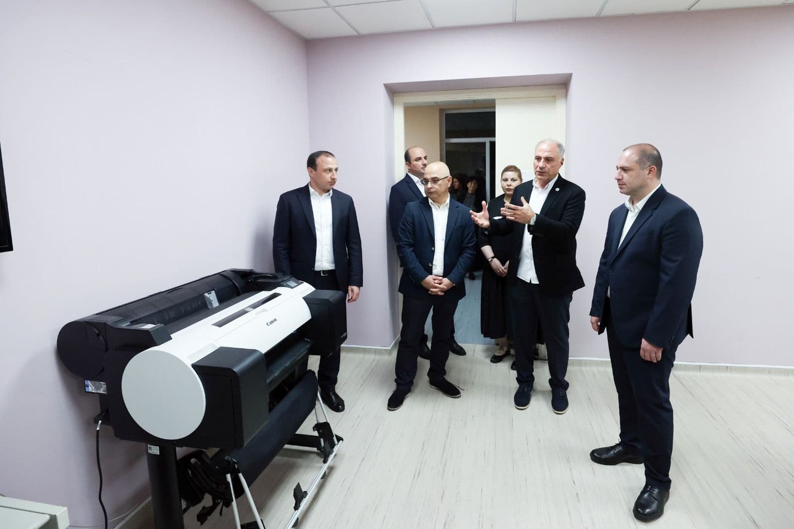 Frontnews image description