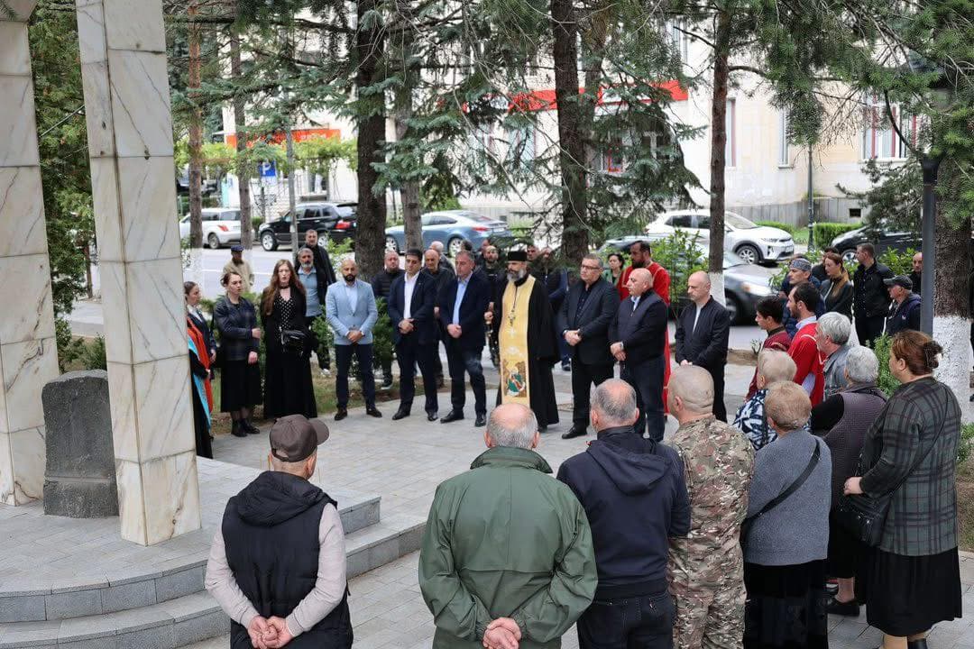 Frontnews image description