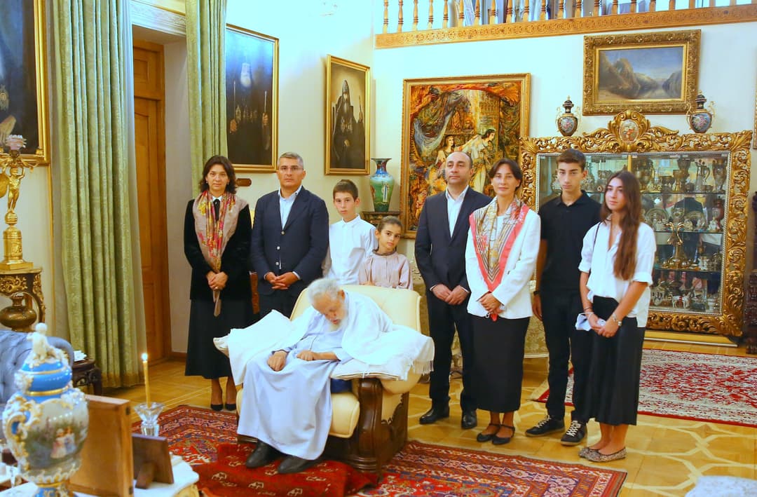 მამუკა მდინარაძე და გეკა გელაძე ოჯახებთან ერთად ილია მეორეს საპატრიარქოში ესტუმრნენ