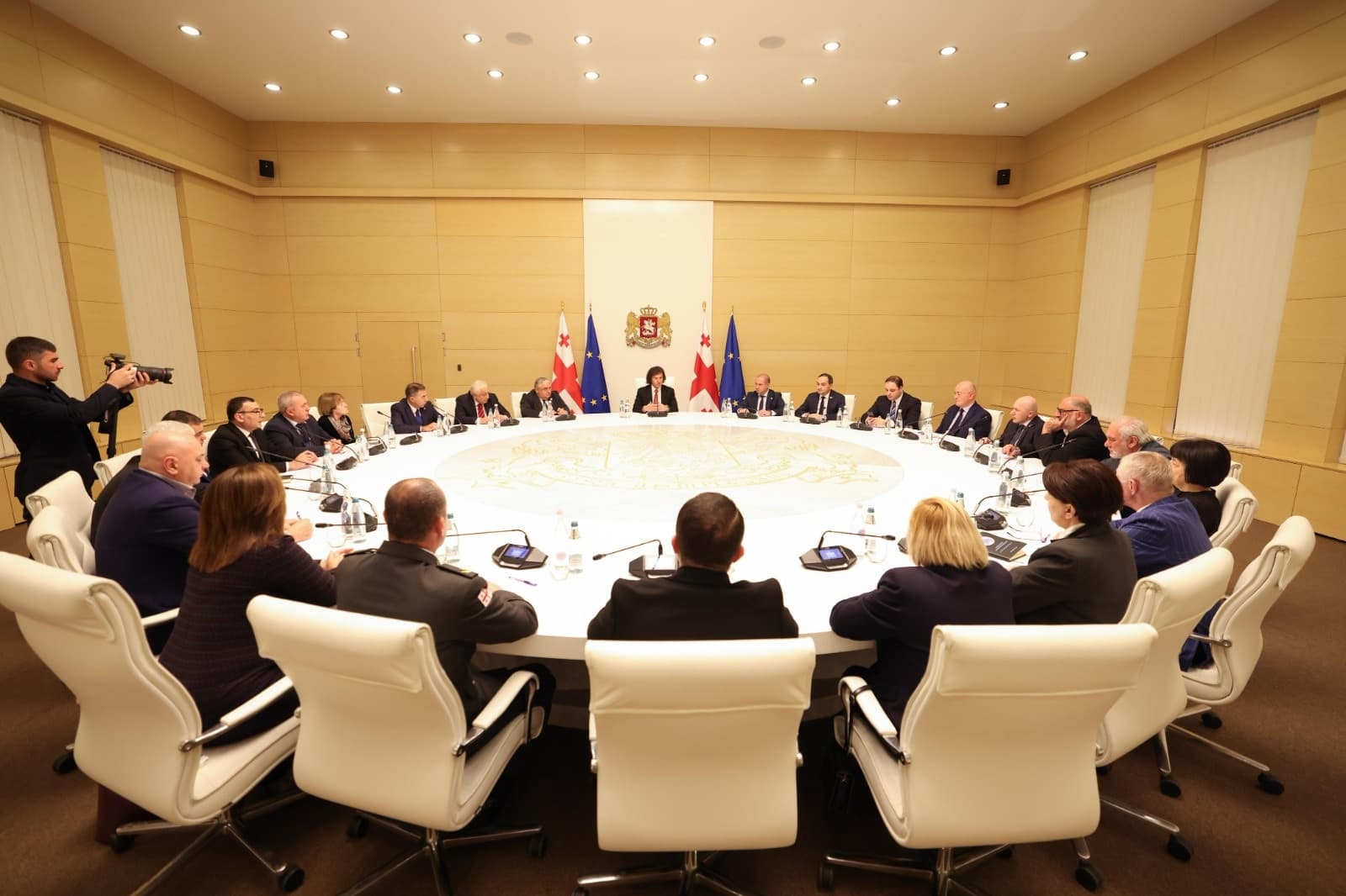 Frontnews image description